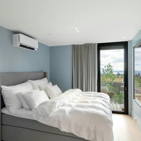 Apartment Architect-designed Flat With Views Over *