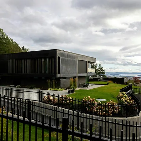 Apartment Architect-designed Flat With Views Over *